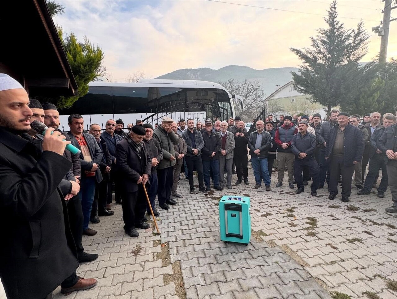 BOLU’NUN MUDURNU İLÇESİNDE KUTSAL TOPRAKLARA UMRE YOLCULARI DUALARLA UĞURLANDI.