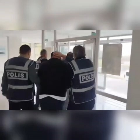 BOR’DA SİLAHLA MALA ZARAR VERME VE TEHDİT OLAYININ FİRARİ ŞÜPHELİLERİ TUTUKLANDI