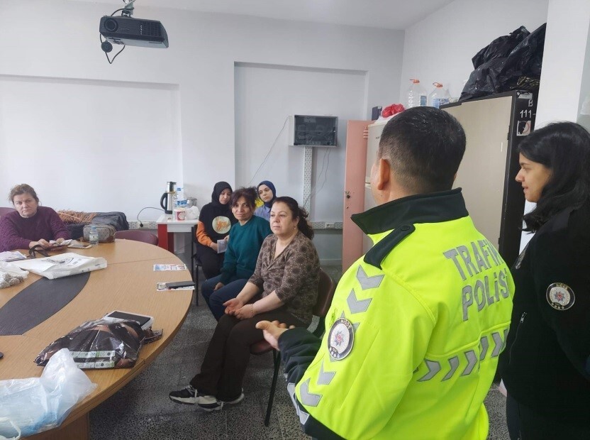 BOR İLÇE EMNİYET MÜDÜRLÜĞÜ TOPLUM DESTEKLİ POLİSLİK BÜRO AMİRLİĞİ EKİPLERİ, VATANDAŞLARIN...