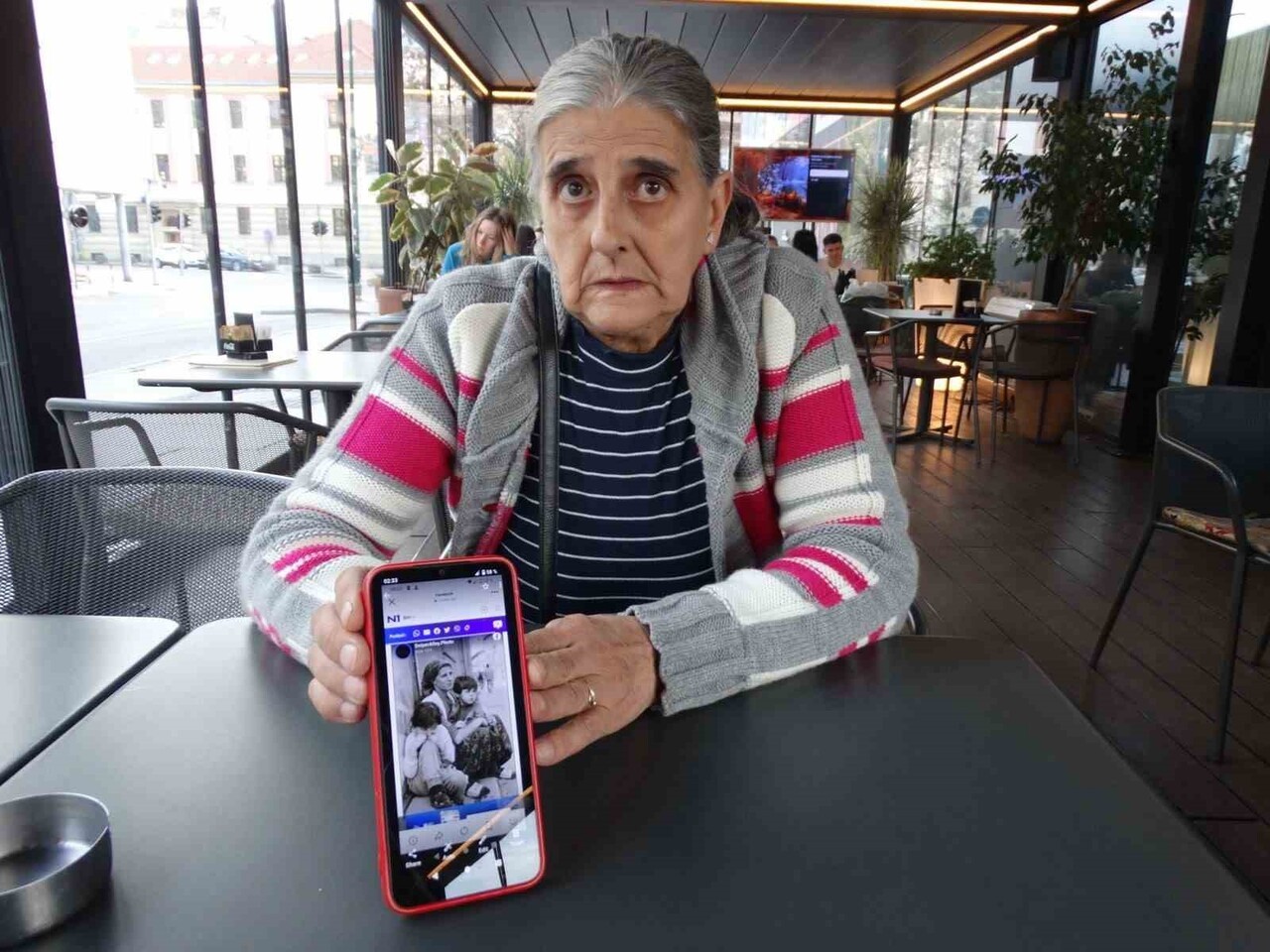 BOSNA HERSEK'TE SAVAŞ SIRASINDA KARNINDAKİ BEBEĞİ VE 7 YAŞINDAKİ OĞLU KESKİN NİŞANCI ATEŞİYLE...