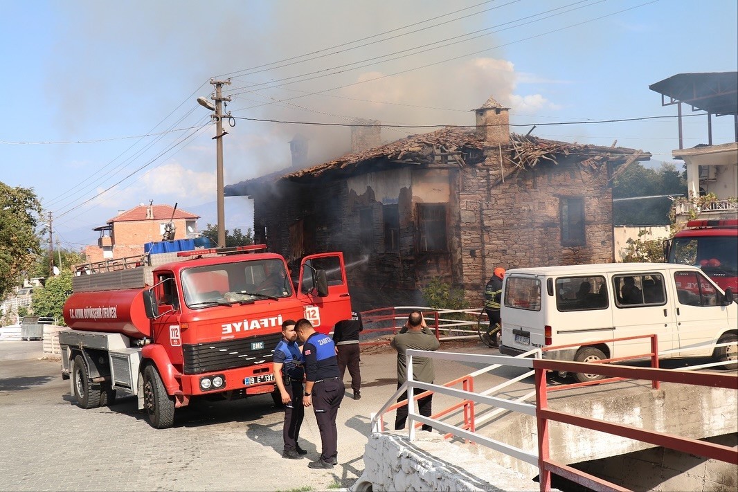 BOZDOĞAN’DA EV YANGINI