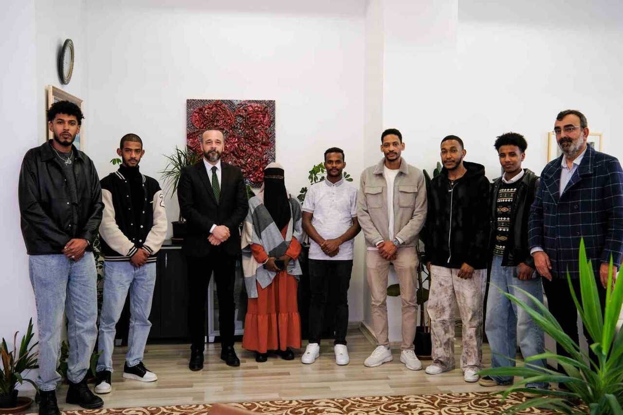 BŞEÜ REKTÖR YARDIMCISI YABANCI ÖĞRENCİLERLE BULUŞTU