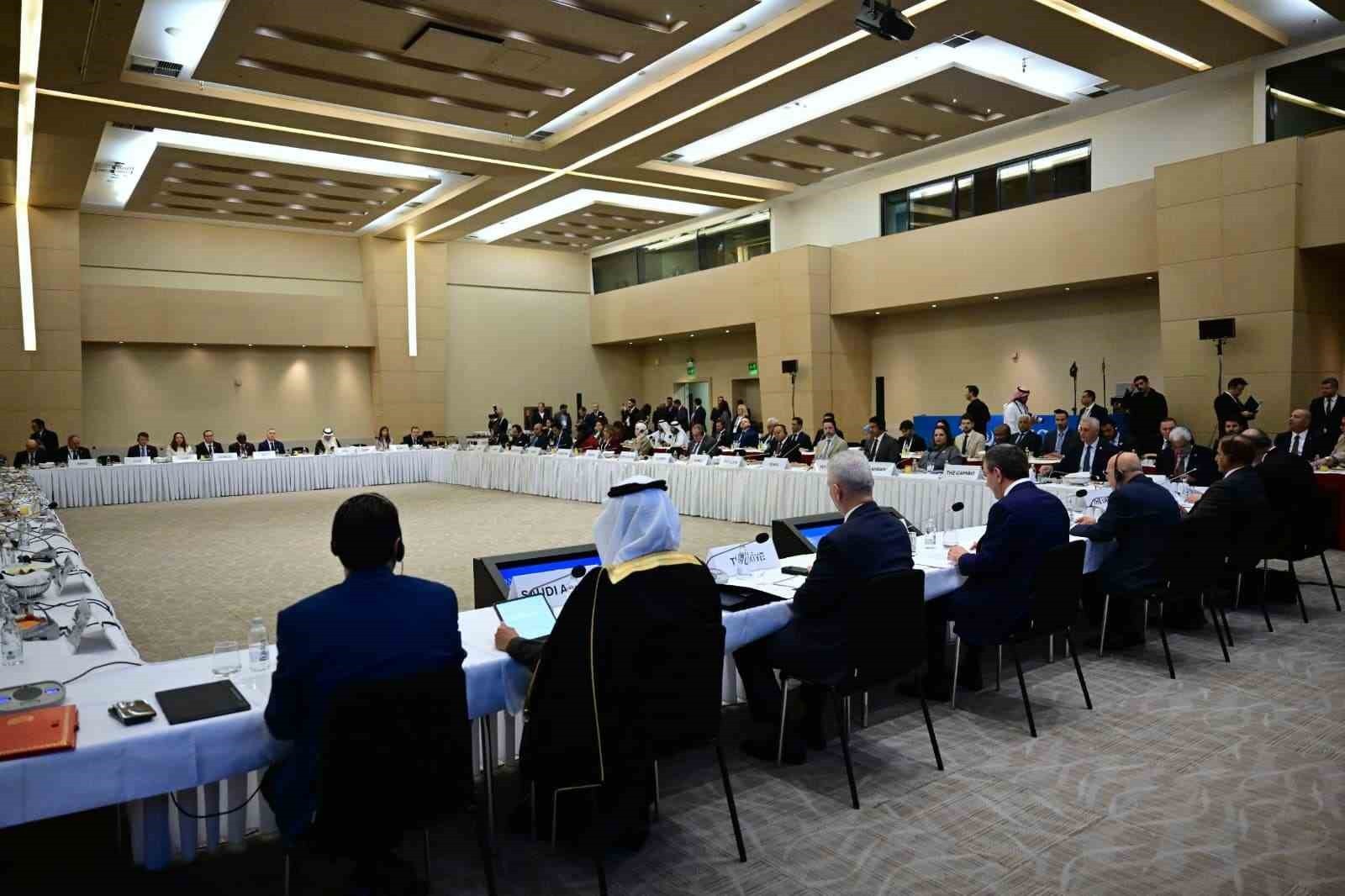 BU YIL İSTANBUL'DA 41'İNCİSİ DÜZENLENEN İSEDAK BAKANLAR TOPLANTISI 50 ÜLKEDEN BAKANLARIN VE BAKAN...