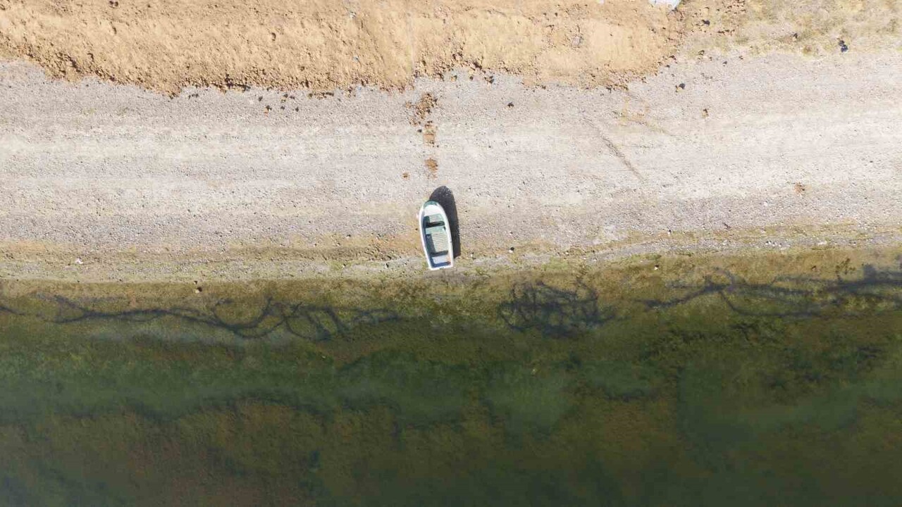 BU YIL YAĞIŞLARIN AZLIĞI NEDENİYLE HEM VERİM DÜŞTÜ HEM DE BÖLGENİN ÖNEMLİ SU KAYNAKLARINDAN...