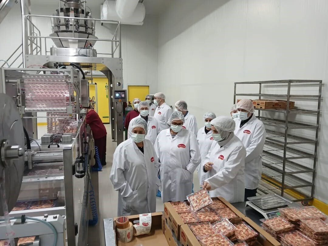 BUHARKENT’TE KANATLI DÖNER ÜRETİM TESİSİNDE İNCELEME YAPILDI