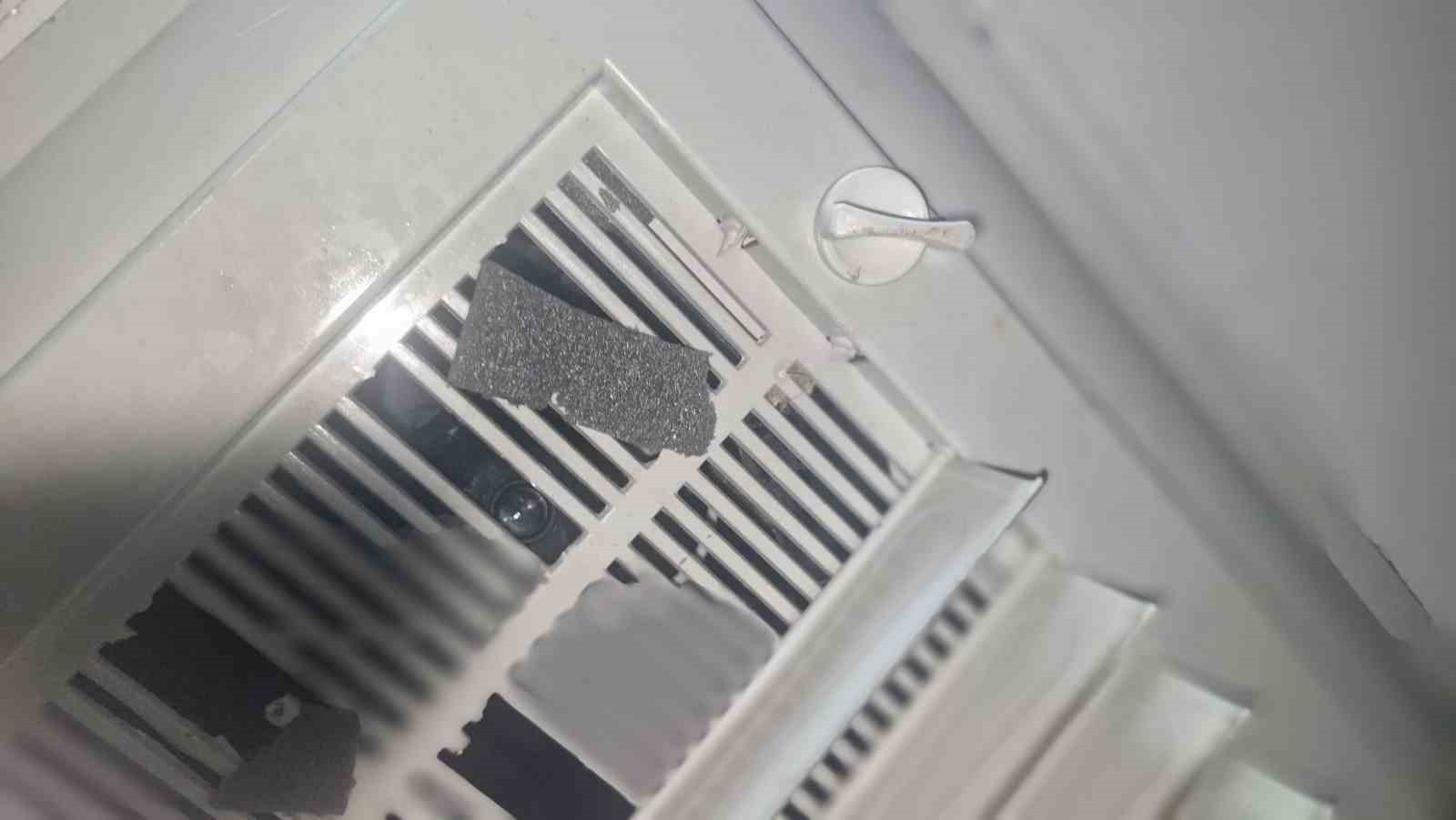 BÜNYESİNDE 3 KADIN PERSONELİNDE ÇALIŞTIĞI FİRMANIN TUVALETİNDE GİZLENMİŞ ŞEKİLDE BULUNAN KAMERA...