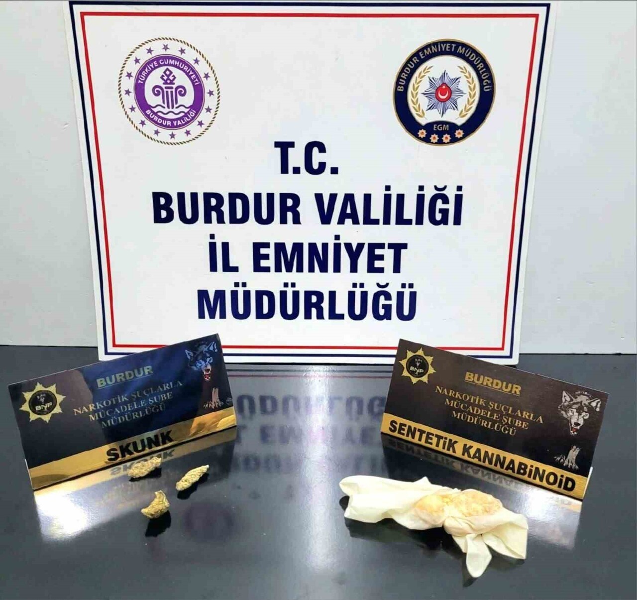 BURDUR'DA POLİS EKİPLERİ TARAFINDAN NARKOTİK SUÇLARLA MÜCADELE ÇERÇEVESİNDE YAPILAN OPERASYONDA...