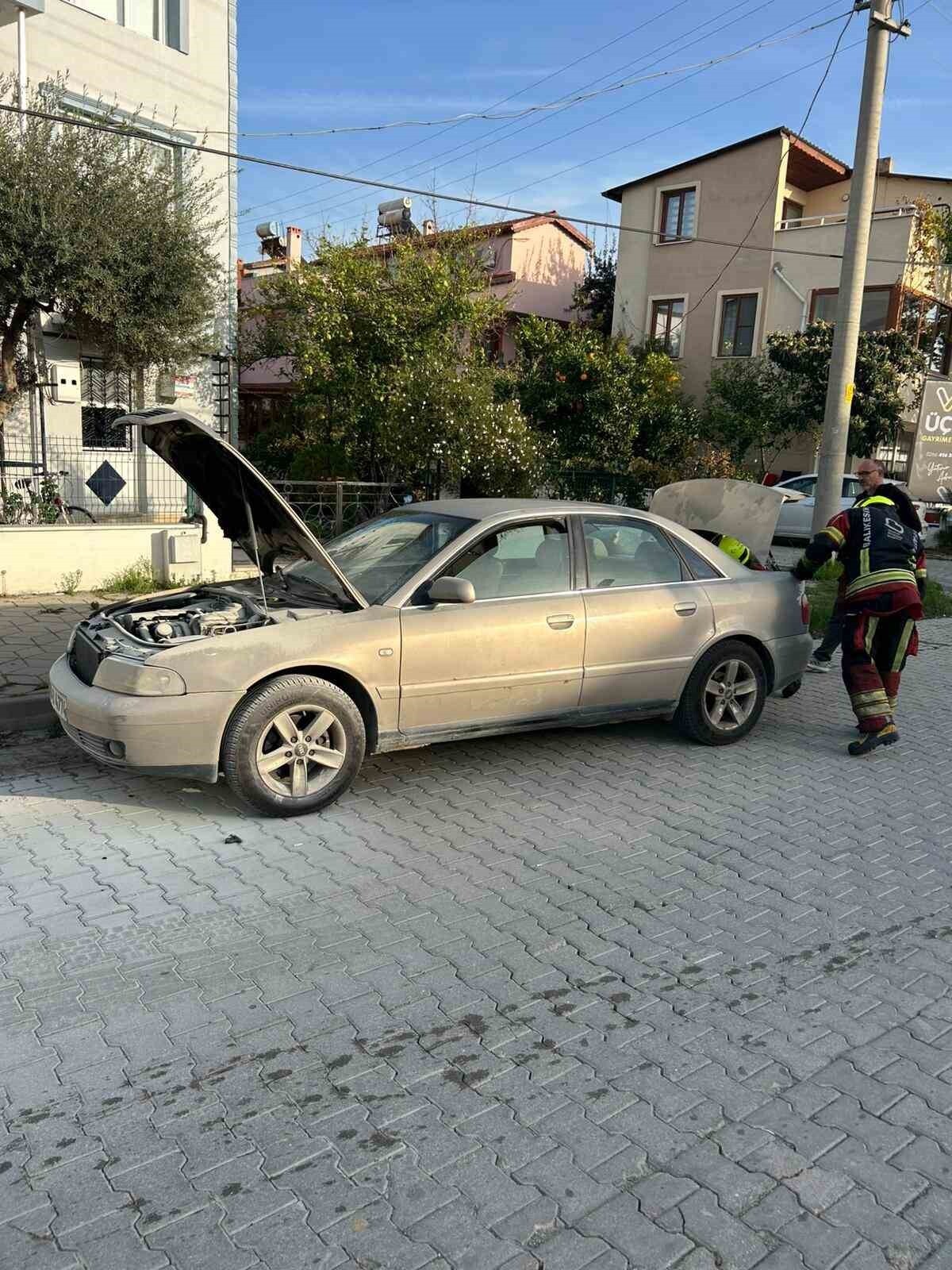 BURHANİYE’NİN ÖREN MAHALLESİ’NDE SEYİR HALİNDEKİ BİR OTOMOBİLDE MOTOR YANGINI ÇIKTI. YANGIN...