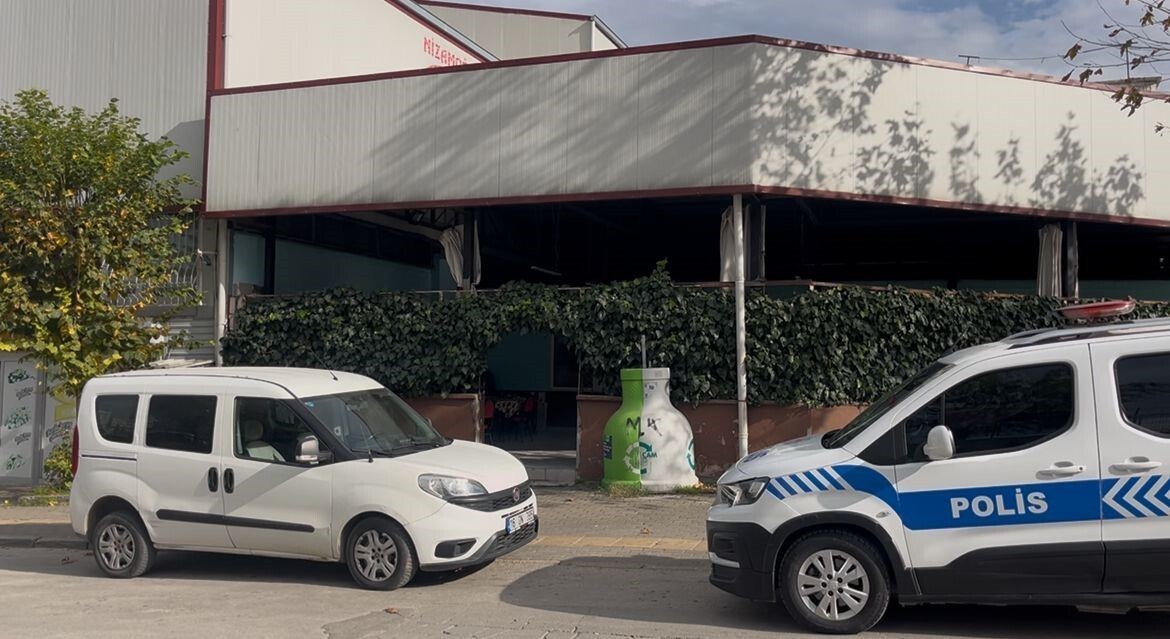 BURSA'DA ESKİ DAMADINDAN BİR SÜREDİR TEHDİT ALAN KAYINPEDER, YANINA ALDIĞI OĞLUYLA BİRLİKTE...