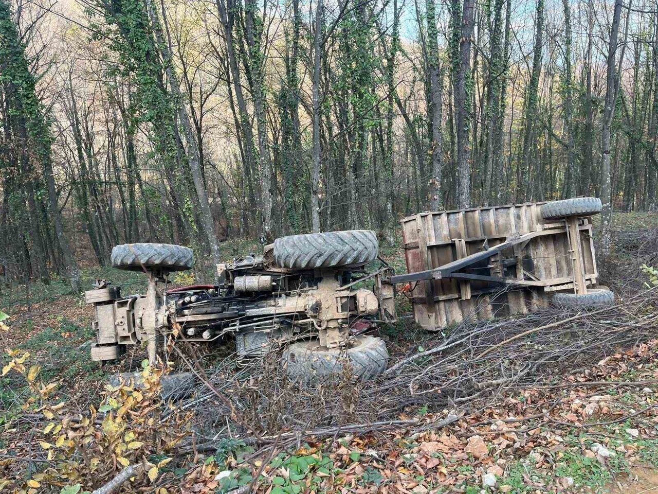 BURSA'NIN İNEGÖL İLÇESİNDE DEVRİLEN TRAKTÖRDEKİ 2 KİŞİ YARALANDI.
