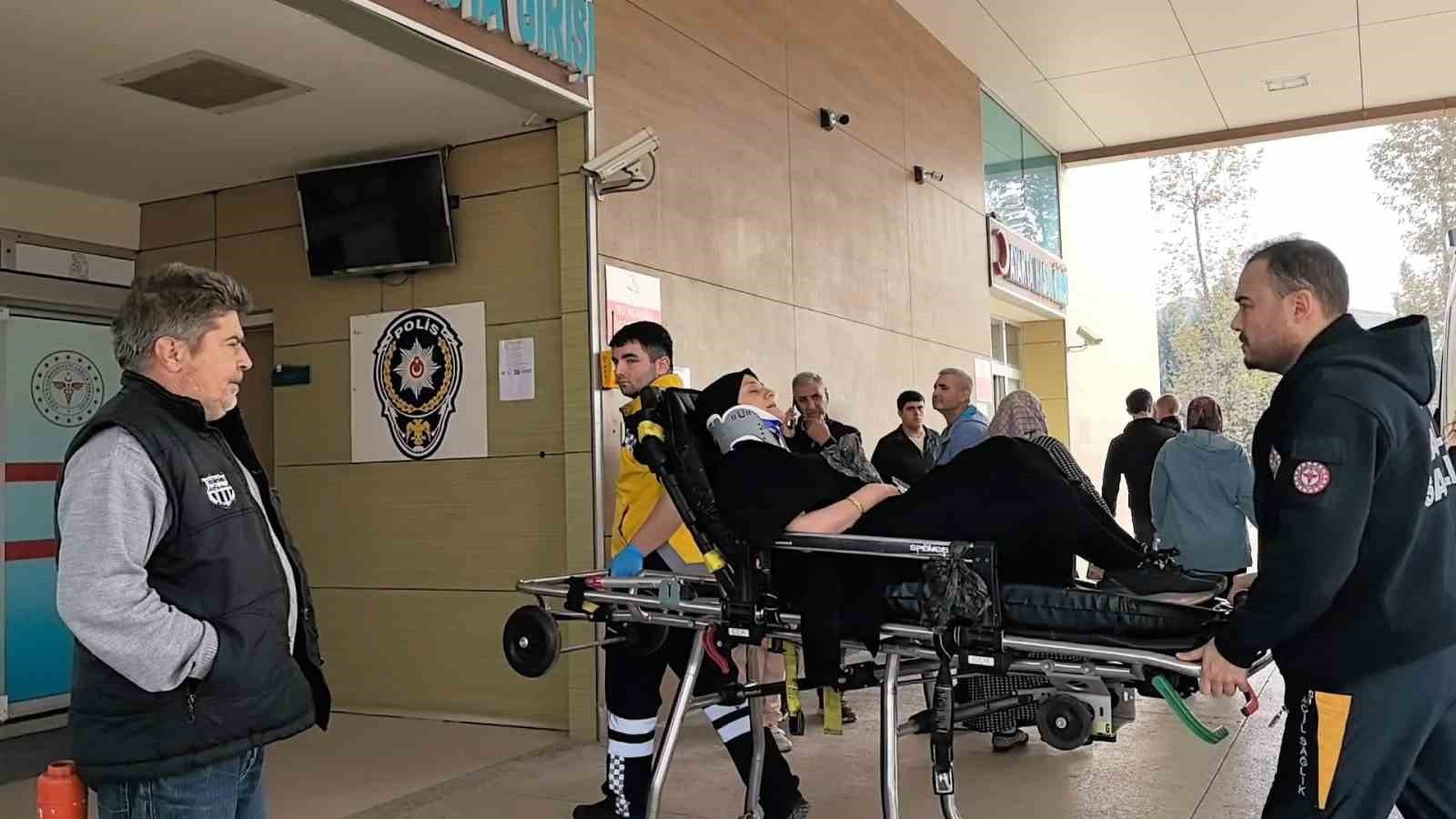 BURSA'NIN İNEGÖL İLÇESİNDE MEYDANA GELEN KAZADA KONTROLDEN ÇIKAN OTOMOBİL ŞARAMPOLE...