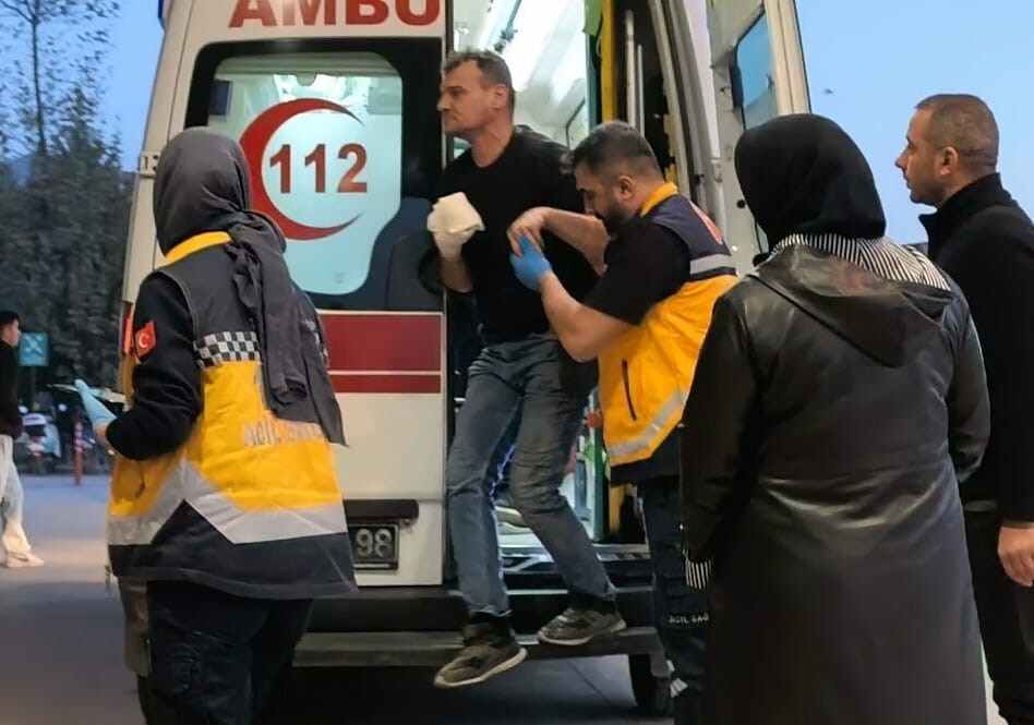 BURSA'NIN İNEGÖL İLÇESİNDE MEYDANA GELEN OLAYDA ELİNİ TRAKTÖRÜN HİDROLİK SİSTEMİNE SIKIŞTIRAN...