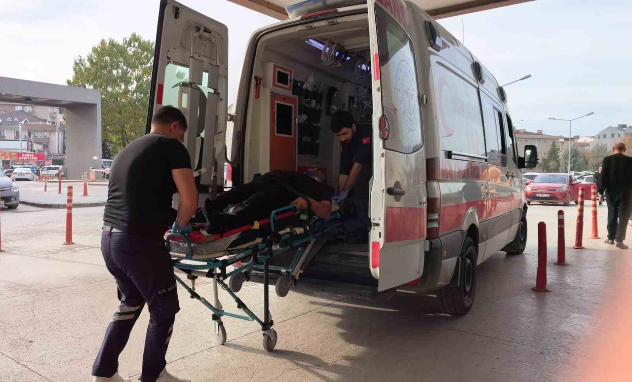 BURSA'NIN İNEGÖL İLÇESİNDE YÜKÜNÜ BOŞALTAN KAMYONUN DEVRİLDİĞİ KAZADA SÜRÜCÜ...