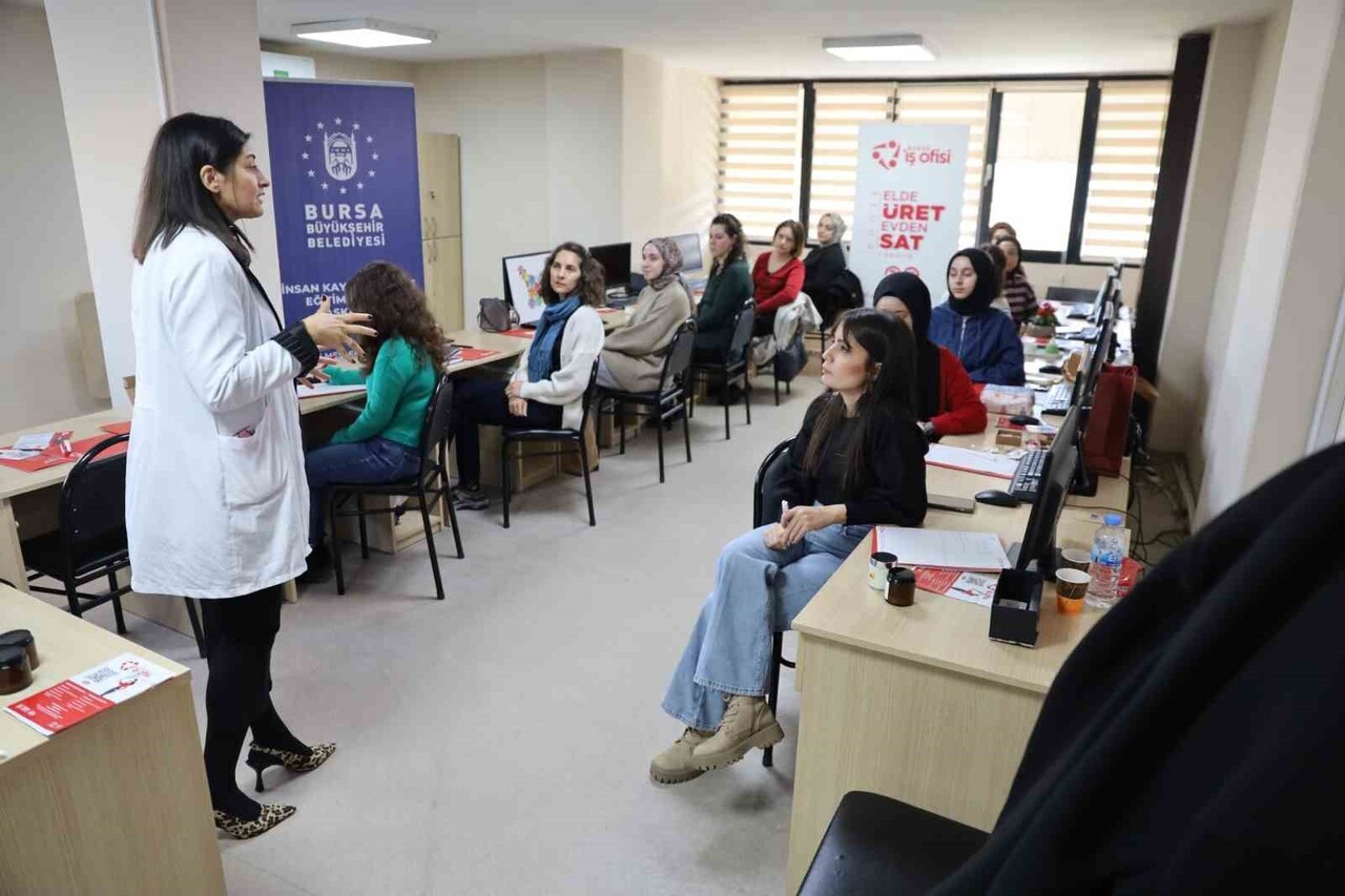BURSA BÜYÜKŞEHİR BELEDİYESİ, KADINLARIN ÜRETİM GÜCÜNÜ ARTIRMAK VE EV EKONOMİSİNE KATKI...