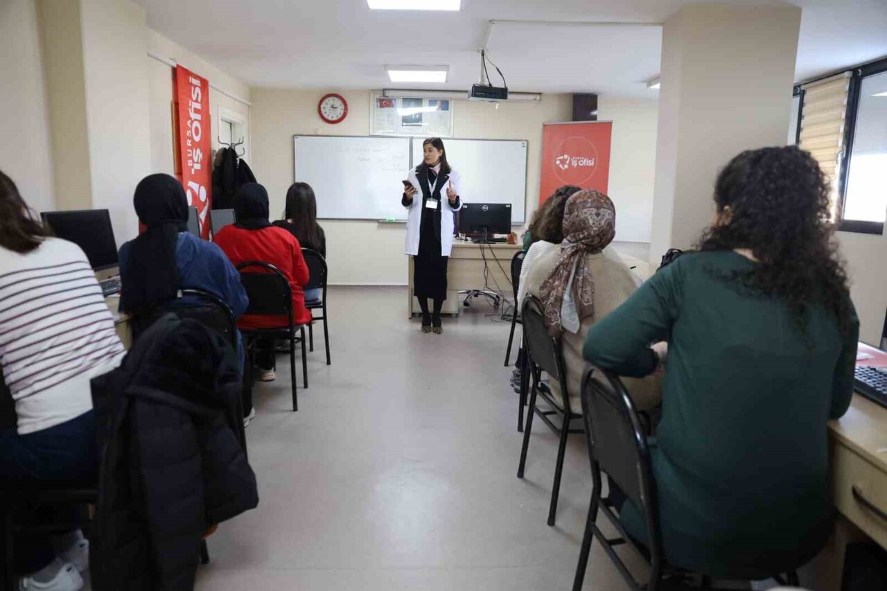 BURSA BÜYÜKŞEHİR BELEDİYESİ, KADINLARIN ÜRETİM GÜCÜNÜ ARTIRMAK VE EV EKONOMİSİNE KATKI...