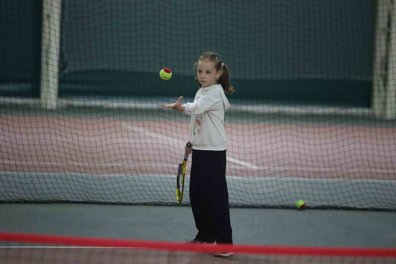 BURSA BÜYÜKŞEHİR BELEDİYESİ’NİN KIŞ SPOR OKULLARI’NDA İKİNCİ DÖNEMİN ARDINDAN ÇOCUKLAR...