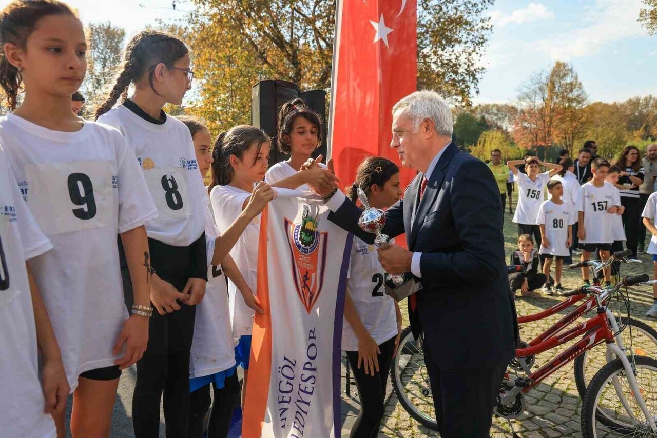 BURSA BÜYÜKŞEHİR BELEDİYESİ VE BURSA ULUDAĞ ROTARY KULÜBÜ İŞ BİRLİĞİYLE DÜZENLENEN 17. BAŞÖĞRETMEN...