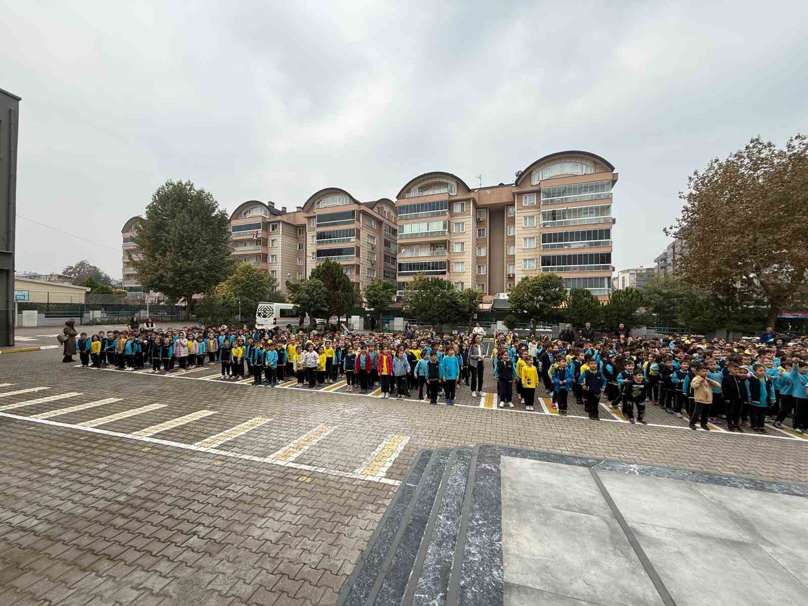 BURSA’DA 1200 ÖĞRENCİ SABAH SPORUYLA GÜNE BAŞLADI... MİNİKLERİN RENKLİ AKTİVİTESİ...