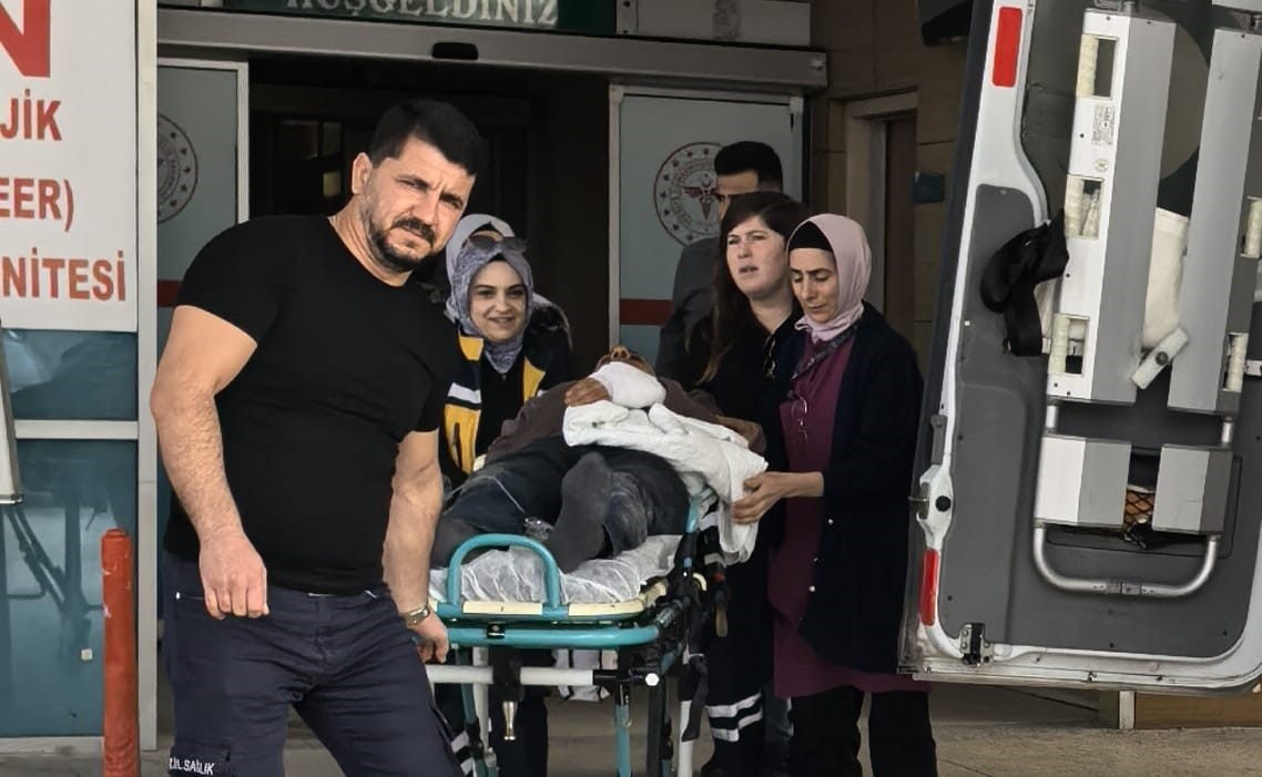 BURSA’DA ELİNİ MAKİNAYA KAPTIRAN İŞÇİ YARALANDI