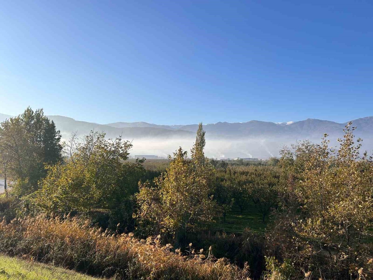 BURSA’DA KESTEL VE GÜRSU HATTINDA SANAYİ TESİSLERİNDEN YÜKSELEN YOĞUN DUMAN, HAVA KİRLİLİĞİNİ...