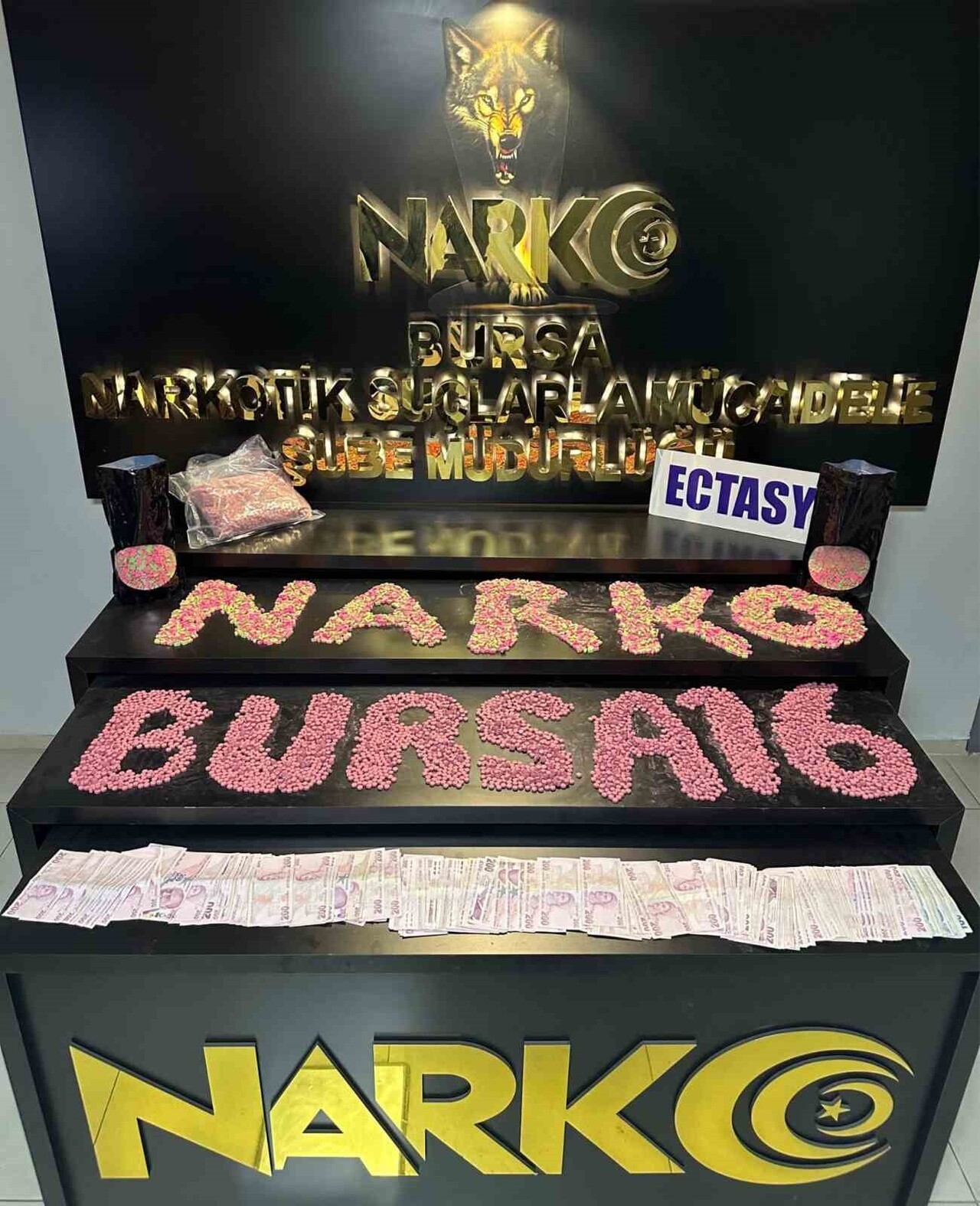 BURSA’DA UYUŞTURUCU TACİRİNE OPERASYON: 20 BİN ECSTASY ELE GEÇİRİLDİ