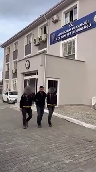 BURSA EMNİYET MÜDÜRLÜĞÜ’NE BAĞLI GEMLİK İLÇE EMNİYET MÜDÜRLÜĞÜ EKİPLERİ, İLÇEDE ARANAN ŞAHISLARA...