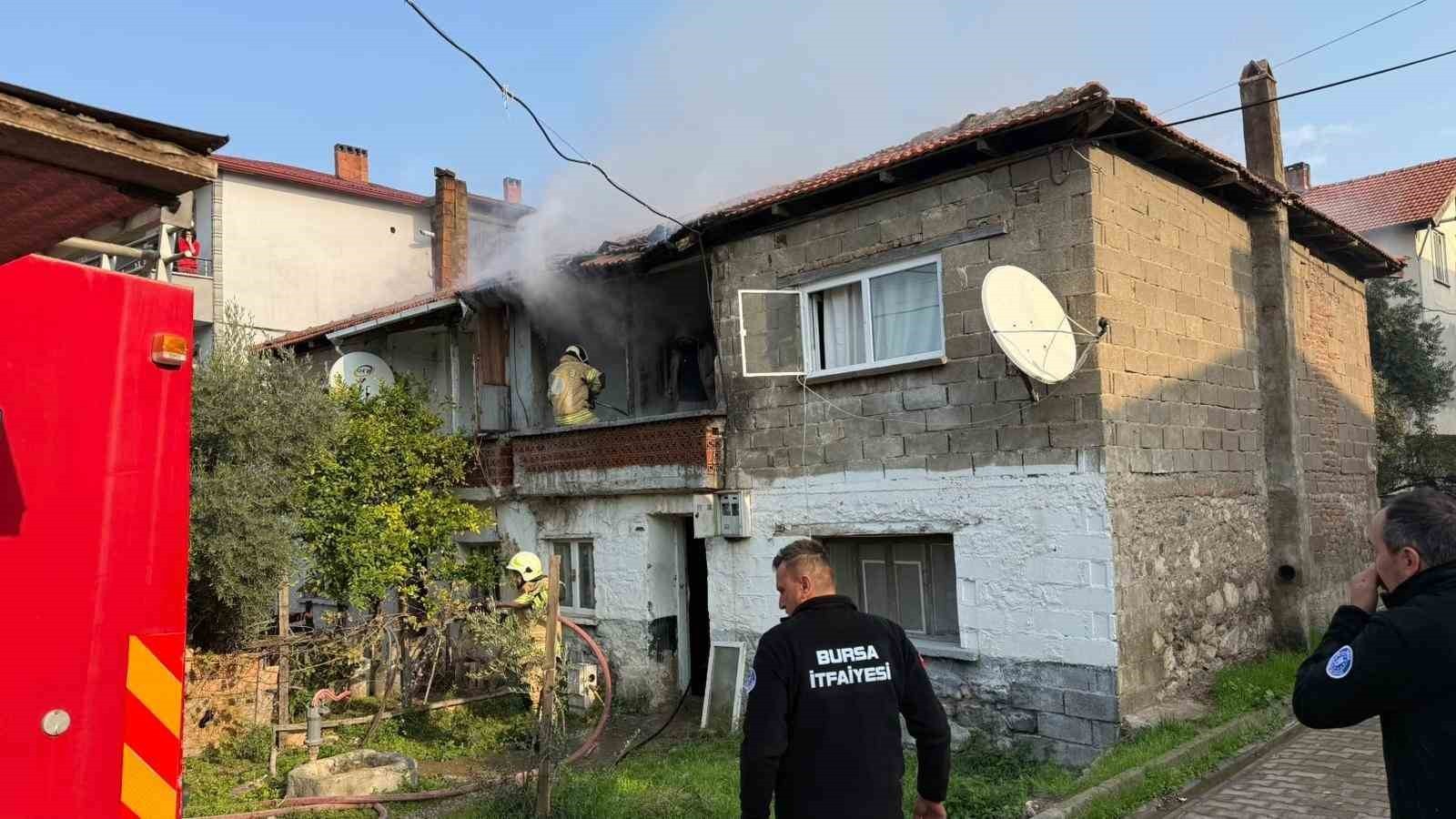 BURSA’NIN İZNİK İLÇESİNDE SABAH SAATLERİNDE MEYDANA GELEN YANGIN MAHALLE SAKİNLERİNDE PANİĞE NEDEN...