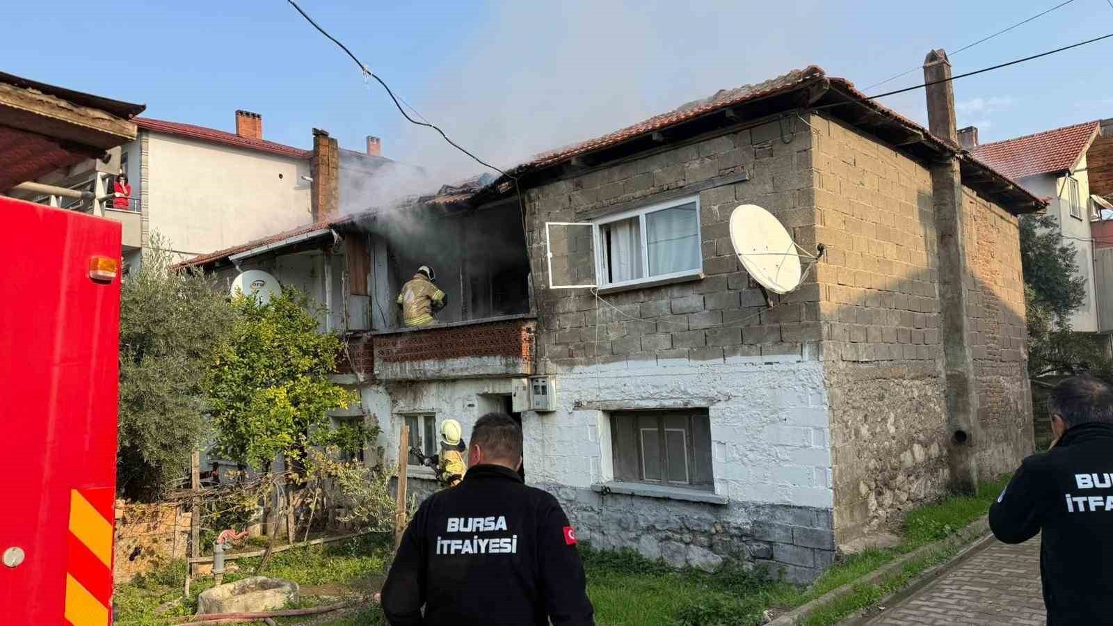 BURSA’NIN İZNİK İLÇESİNDE SABAH SAATLERİNDE MEYDANA GELEN YANGIN MAHALLE SAKİNLERİNDE PANİĞE NEDEN...