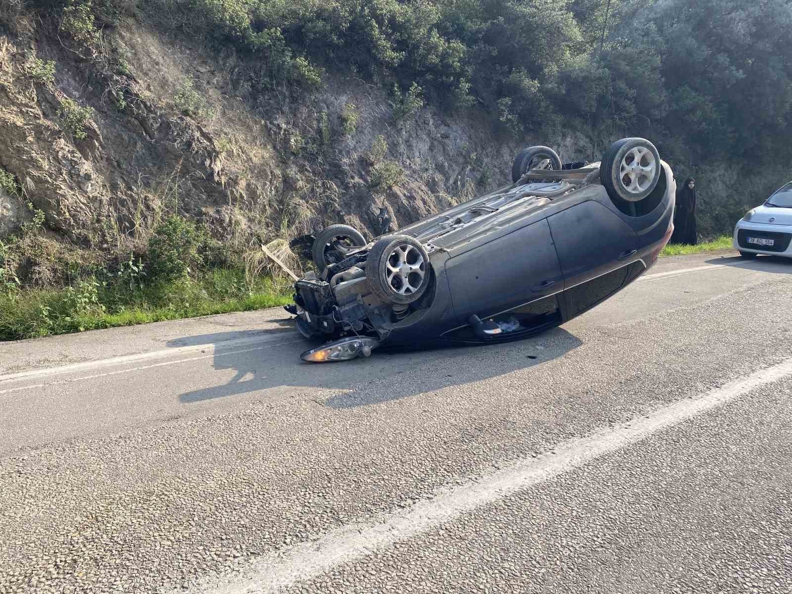 BURSA’NIN MUDANYA İLÇESİ KUMYAKA GİRİŞİNDE KONTROLDEN ÇIKAN OTOMOBİL KAYALARA ÇARPARAK TERS DÖNDÜ....