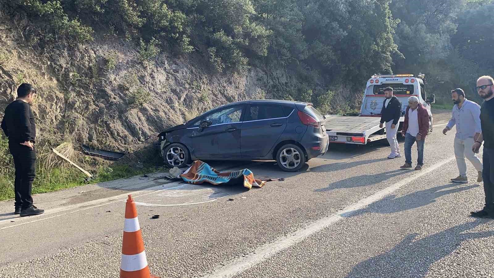 BURSA’NIN MUDANYA İLÇESİ KUMYAKA GİRİŞİNDE KONTROLDEN ÇIKAN OTOMOBİL KAYALARA ÇARPARAK TERS DÖNDÜ....