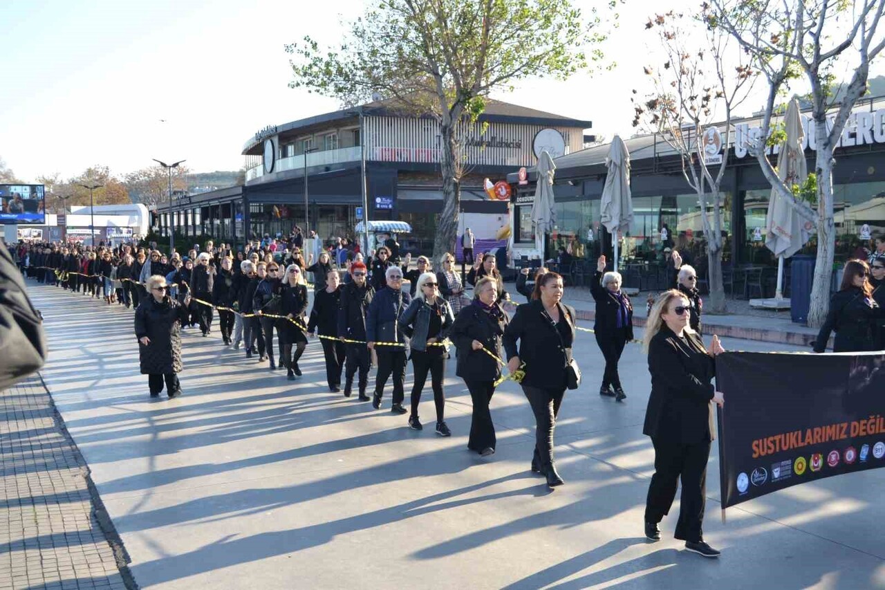 BURSA’NIN MUDANYA İLÇESİNDE, 25 KASIM KADINA YÖNELİK ŞİDDETE KARŞI ULUSLARARASI MÜCADELE GÜNÜ...
