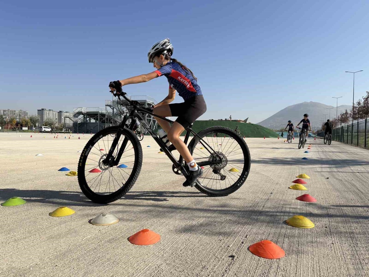 BÜYÜKŞEHİR BELEDİYESİ, SPOR ALTYAPISINI GÜÇLENDİRMEYE DEVAM EDEREK, KAYSERİ’YE TÜRKİYE’NİN İKİNCİ...