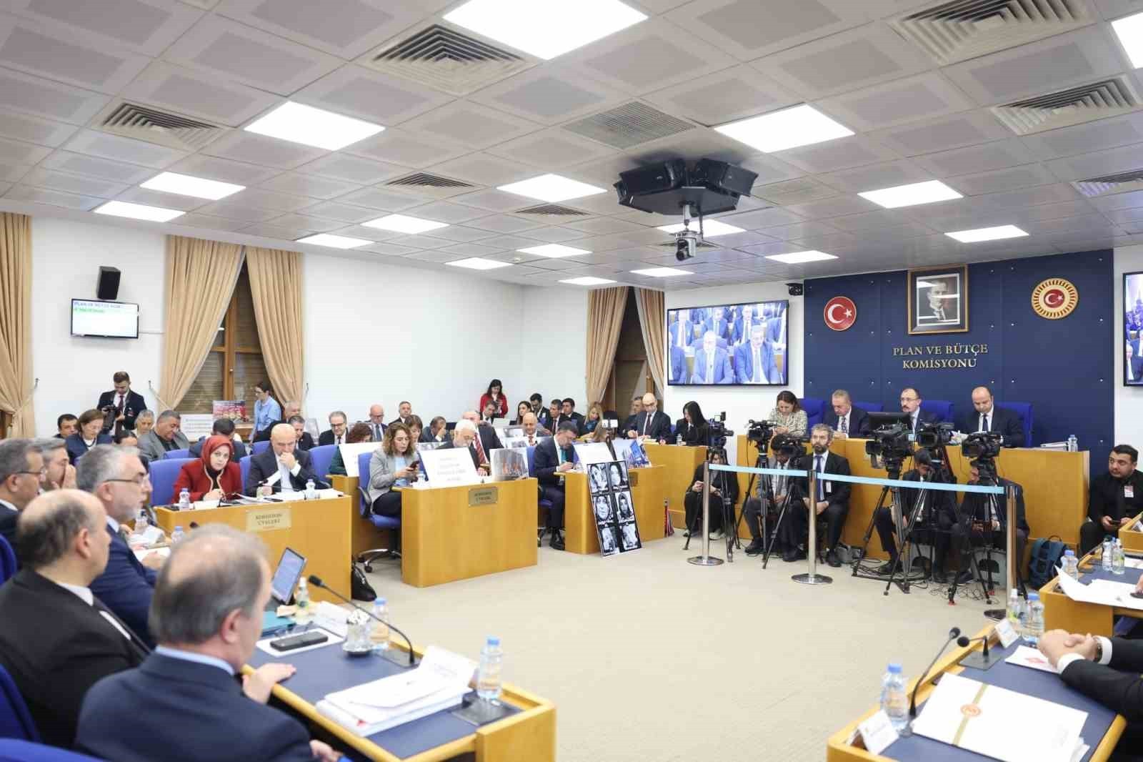 ÇALIŞMA VE SOSYAL GÜVENLİK BAKANI VEDAT IŞIKHAN, "BU SENE ARALIK AYINDA, 2026 YILINDA UYGULANACAK...