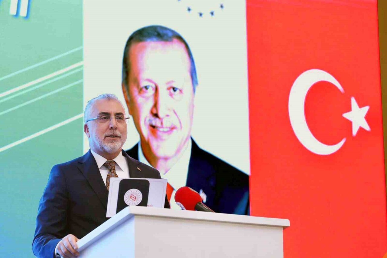 ÇALIŞMA VE SOSYAL GÜVENLİK BAKANI VEDAT IŞIKHAN, "SENDİKALARIMIZ BİZİM EN ÖNEMLİ ÇÖZÜM...