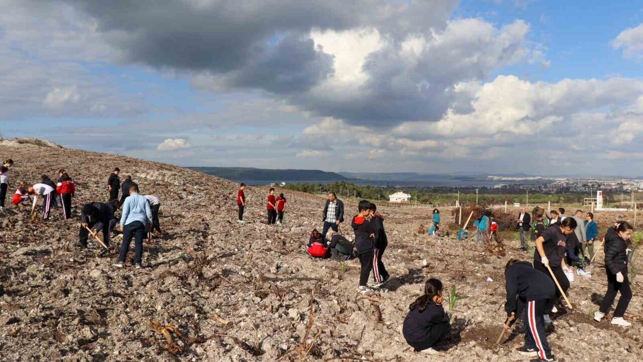 ÇANAKKALE'DE 'TÜRKİYE YEŞERİYOR, GAZZE GÜÇLENİYOR' MOTTOSUYLA ÇANAKKALE'DE VE GAZZE'DE VERİLEN...