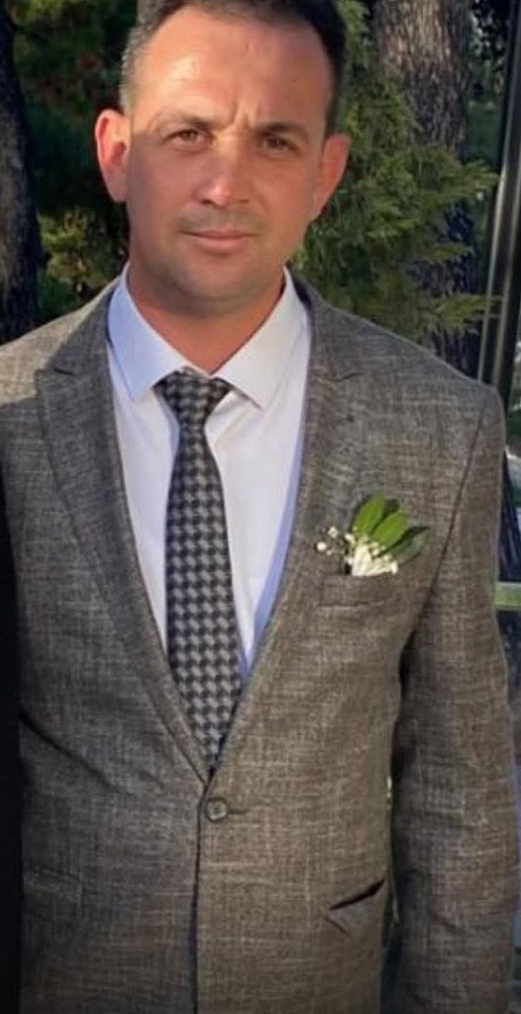 ÇANAKKALE'NİN GELİBOLU İLÇESİNDE, YAĞMUR NEDENİYLE KAYGANLAŞAN YOLDA DİREKSİYON HAKİMİYETİNİ...