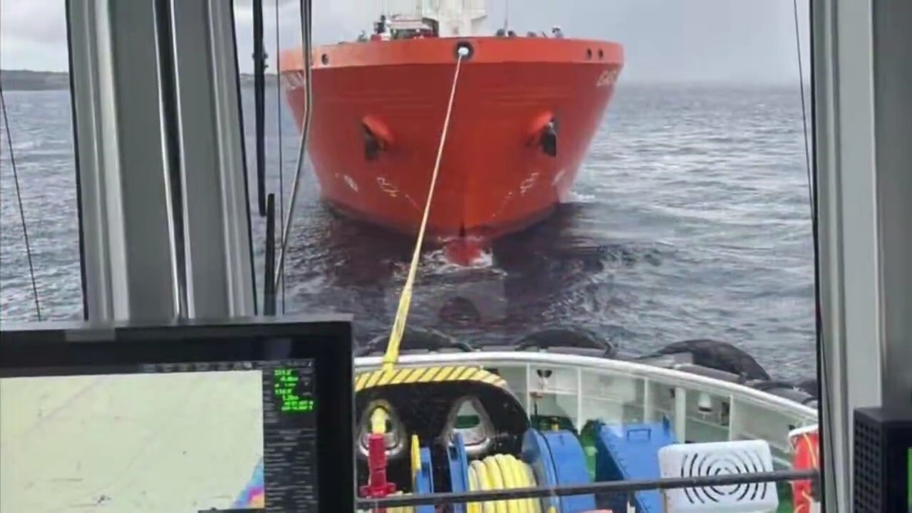 ÇANAKKALE BOĞAZI’NDAN GEÇEN 119 METRE UZUNLUĞUNDAKİ PALAU BAYRAKLI ‘GAS CATALİNA’ İSİMLİ LPG YÜKLÜ...