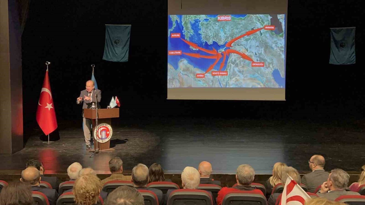 ÇANAKKALE’DE PROF. DR. MÜSTAFİ TÜMAMİRAL CİHAT YAYCI’NIN KONUŞMACI OLDUĞU SÖYLEŞİDE MAVİ VATAN...