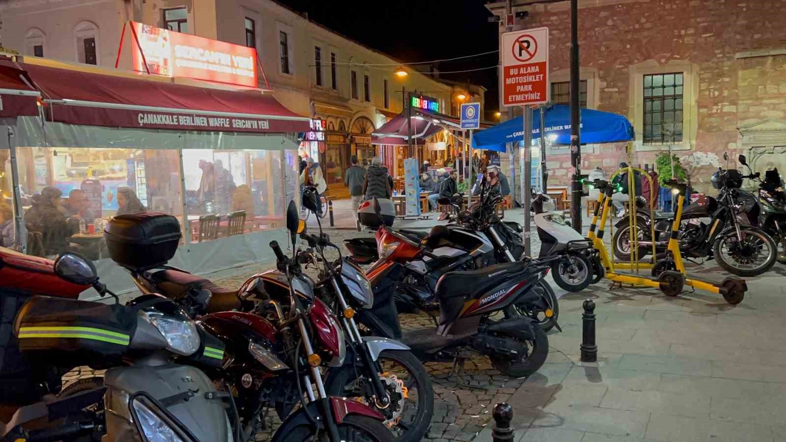 ÇANAKKALE’NİN AYVACIK İLÇESİ AÇIKLARINDA 4 BÜYÜKLÜĞÜNDE DEPREM MEYDANA GELDİ.