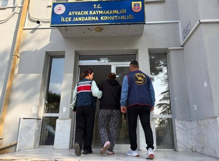 ÇANAKKALE’NİN AYVACIK İLÇESİNDE 9 GÜN ÖNCE BOŞ ARAZİDE BULUNAN BEBEK CESEDİYLE İLGİLİ JANDARMA...