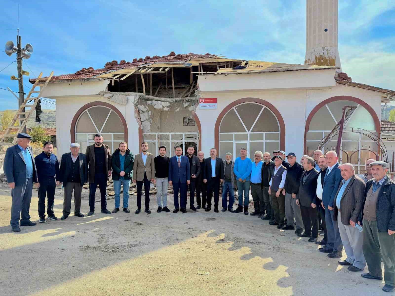 ÇANILLI KÖYÜNÜ ZİYARET EDEN SİNCAN BELEDİYE BAŞKANI MURAT ERCAN HASAR GÖREN CAMİNİN TADİLATINA...