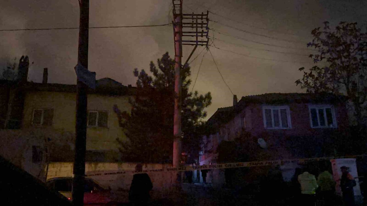 ÇANKIRI’DA ÇIKAN YANGINDA İKİ EV ALEVLERE TESLİM OLDU.