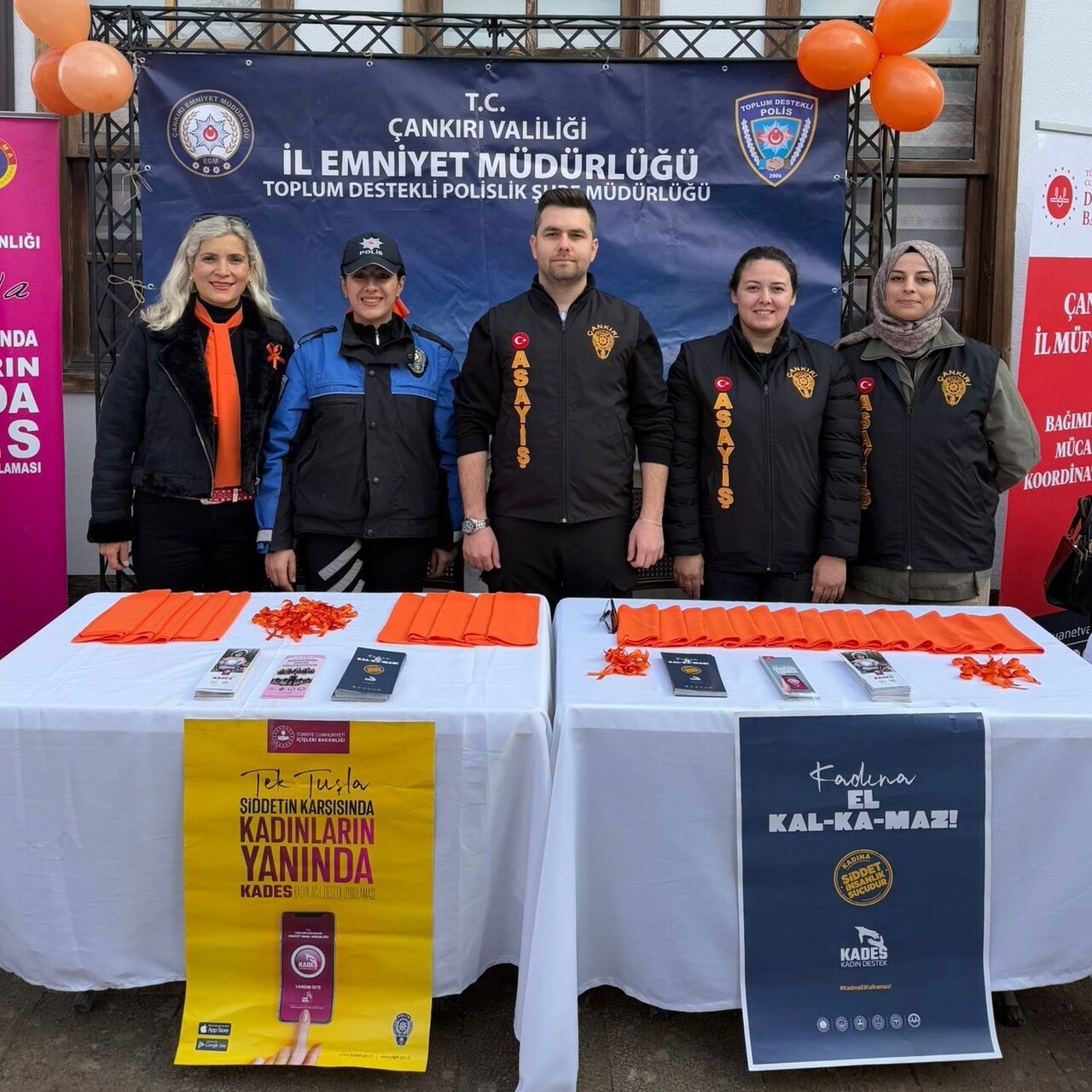 ÇANKIRI’DA POLİS EKİPLERİ, AÇTIKLARI STANT İLE VATANDAŞLARA KADES PROJESİ HAKKINDA BİLGİLER...