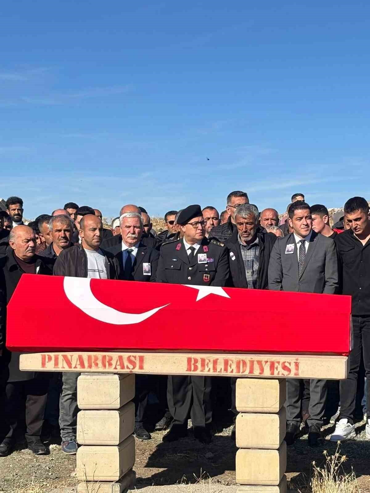 CENAZE NAMAZINA, PINARBAŞI KAYMAKAMI SALİH AĞAR, KAYSERİ İL JANDARMA KOMUTAN YARDIMCISI ALBAY...