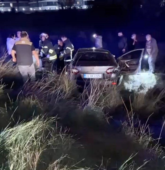 ÇERKEZKÖY İLÇESİNDE KONTROLDEN ÇIKARAK ŞARAMPOLE YUVARLANAN OTOMOBİLDEKİ 1 KİŞİ HAYATINI...