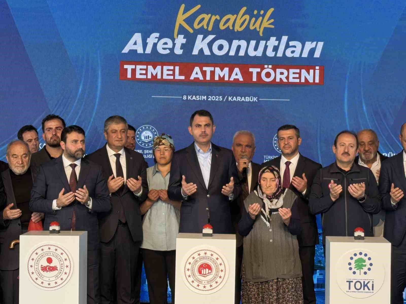 ÇEVRE, ŞEHİRCİLİK VE İKLİM DEĞİŞİKLİĞİ BAKANI MURAT KURUM, TÜRKİYE'NİN AFET BÖLGELERİNDE EŞ...
