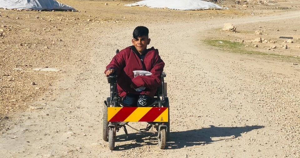 CEYLANPINAR İLÇESİNDE DEVRİYE GÖREVİ YÜRÜTEN JANDARMA EKİPLERİ, AKÜLÜ TEKERLEKLİ SANDALYESİNE...