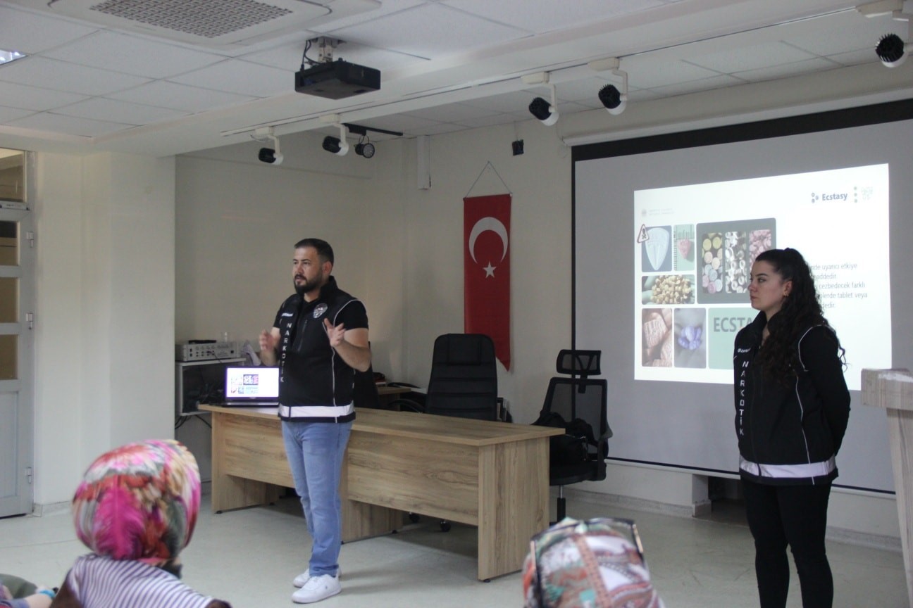 CİZRE EMNİYET MÜDÜRLÜĞÜ NARKOTİK ŞUBE AMİRLİĞİ TARAFINDAN MADDE BAĞIMLILIĞIYLA MÜCADELEDE...