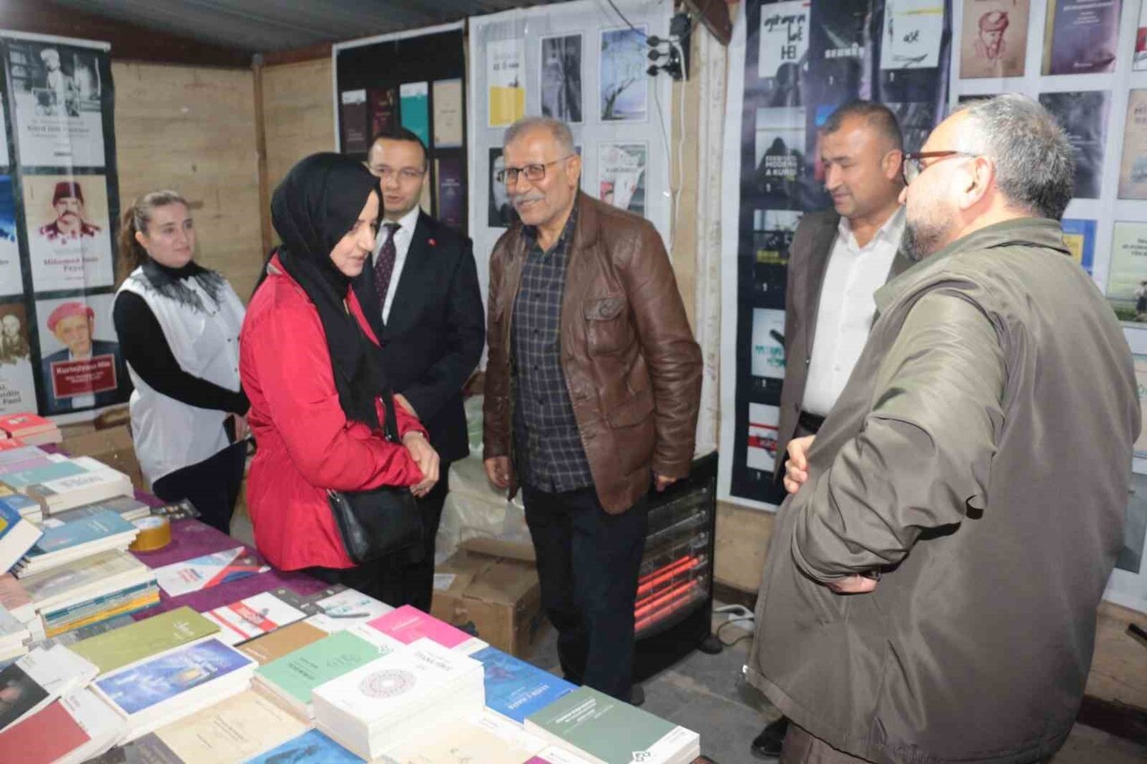 CİZRE KAYMAKAMLIĞININ DÜZENLEDİĞİ "CEZERİ'NİN İZİNDE KARDEŞLİK RUHUYLA TÜRKİYE YÜZYILI CİZRE KİTAP...