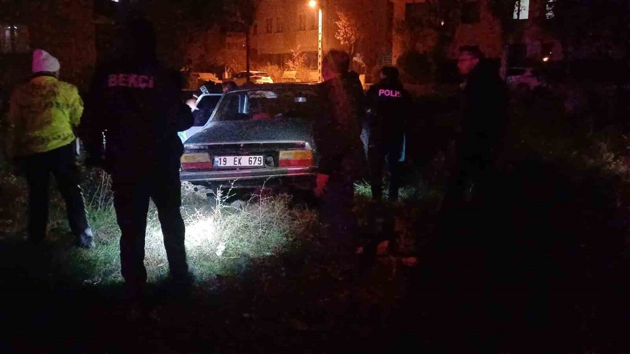 ÇORUM’DA POLİSİN ‘DUR’ İHTARINA UYMAYARAK KAÇAN SÜRÜCÜ, KOVALAMACANIN ARDINDAN YAKALANDI. ALKOLLÜ...